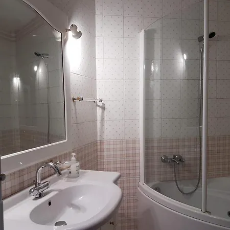 3 Bedroom In Mouraria Appartement