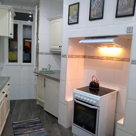 Apartment 3 Bedroom In Mouraria